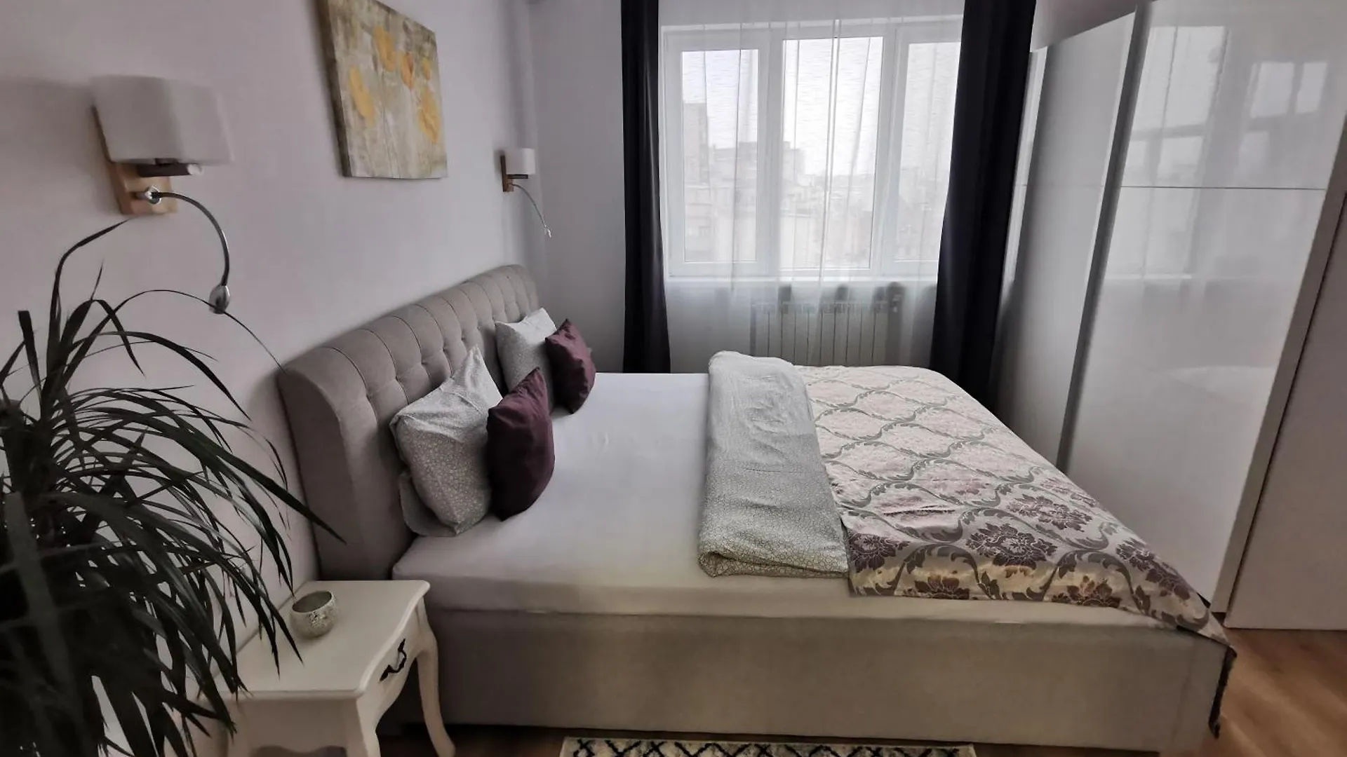 Black And White Apartments Bukarest