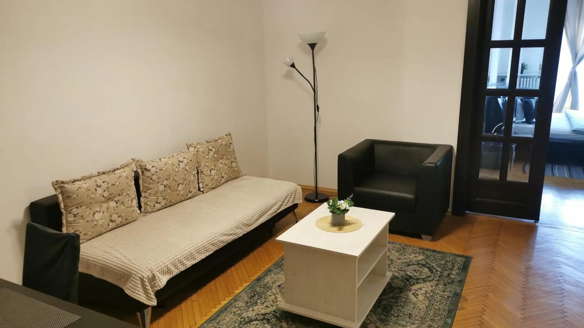 Black And White Apartments Bukarest 0*,
