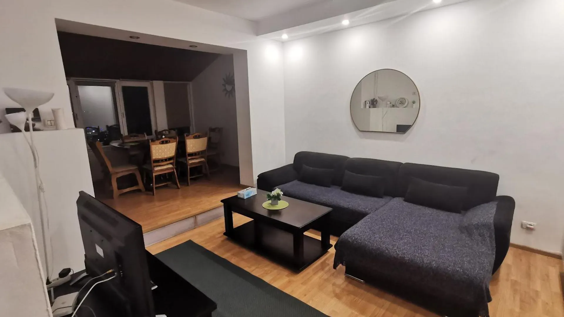 Black And White Apartments Bukarest