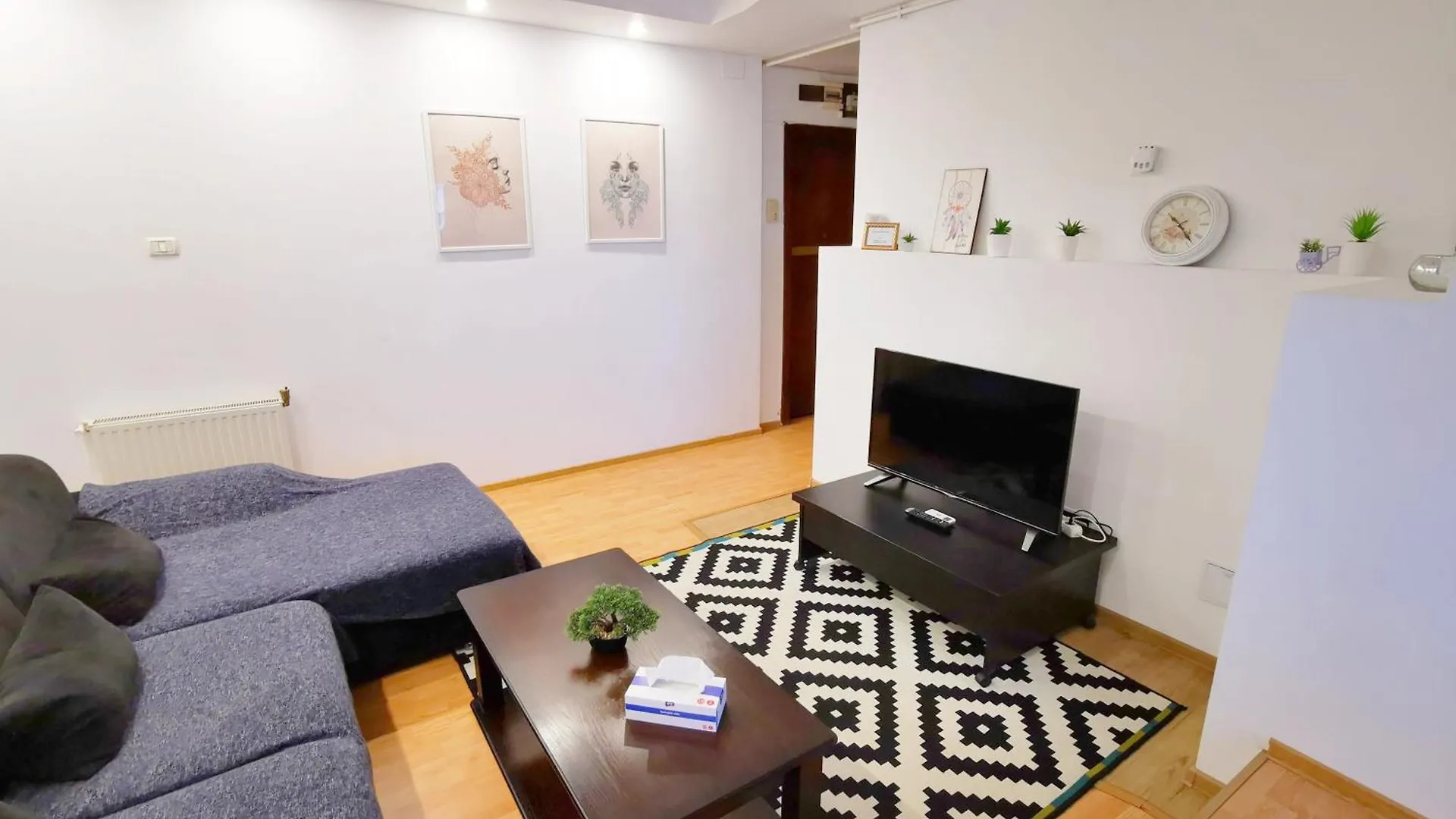 Black And White Apartments Bukarest