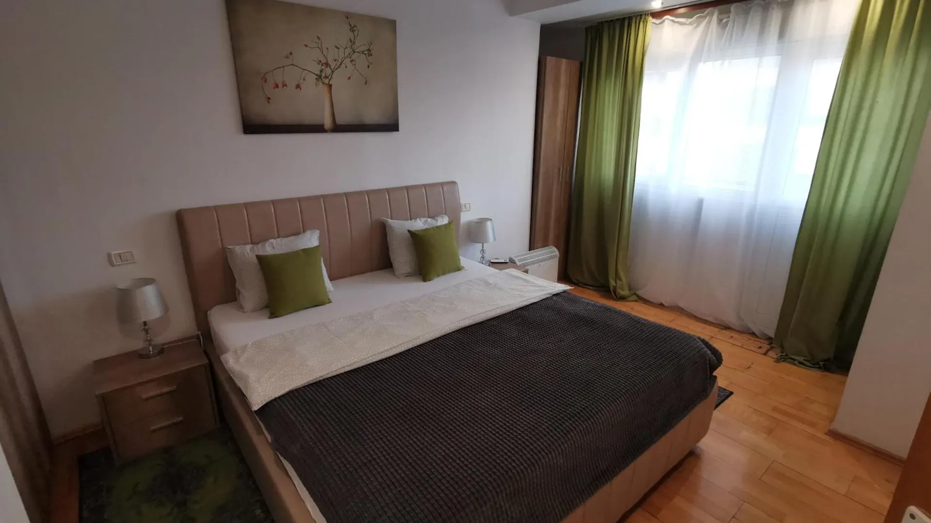 Black And White Apartments Bukarest