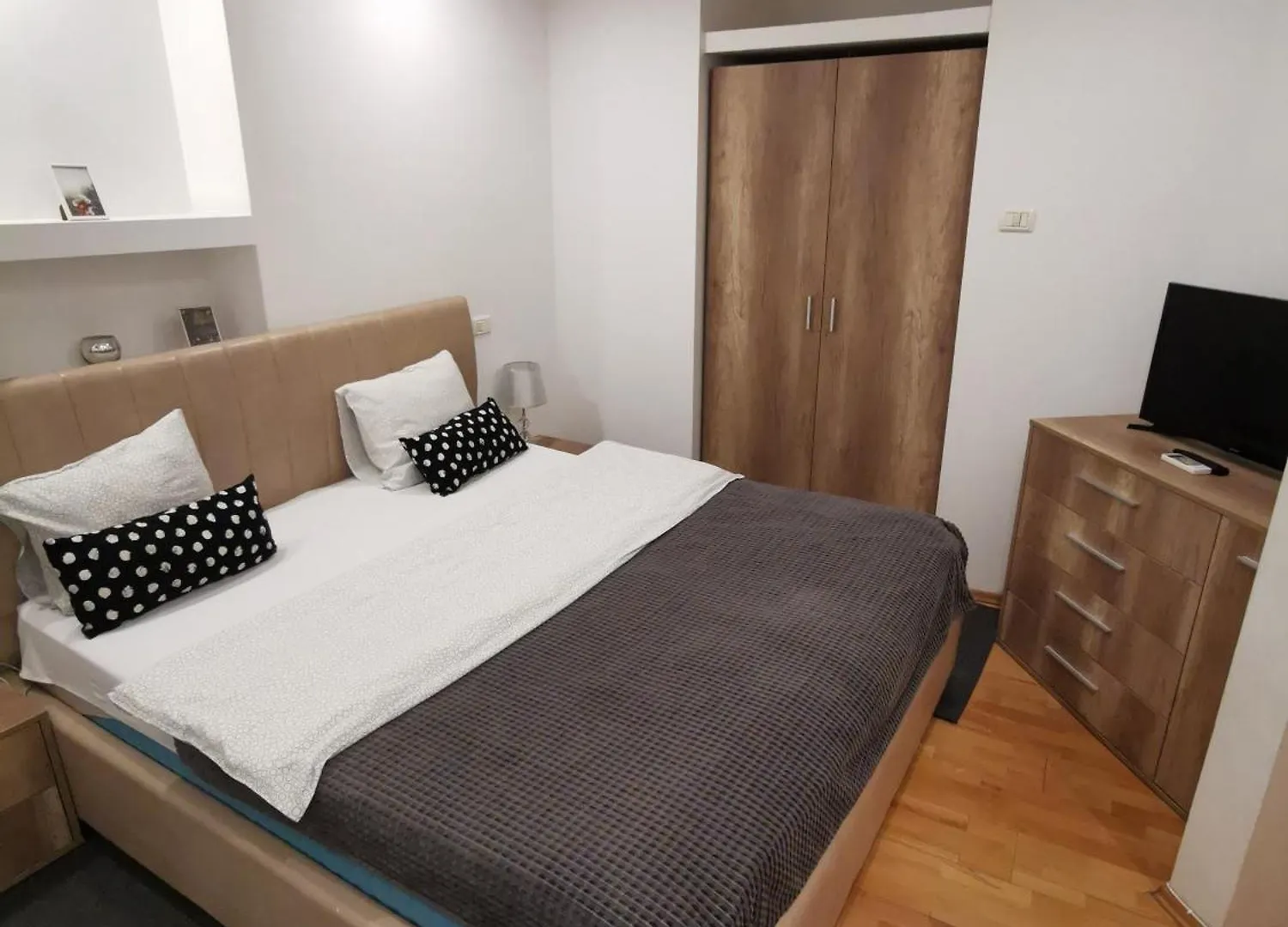Black And White Apartments Bukarest