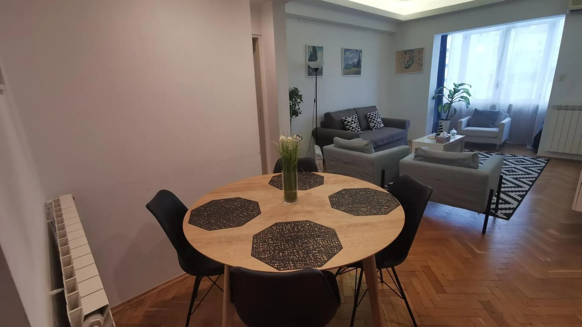 Black And White Apartments 부쿠레슈티