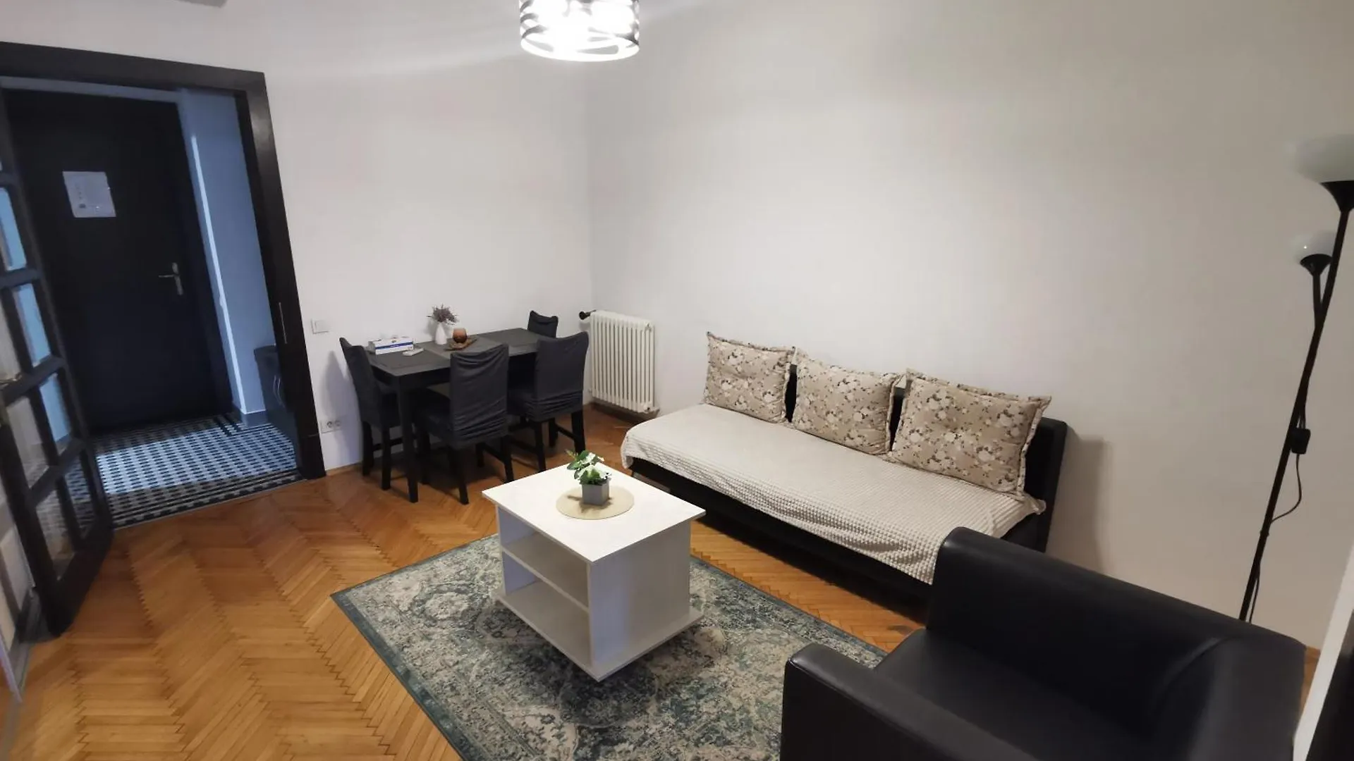 Black And White Apartments 부쿠레슈티 0*,  루마니아