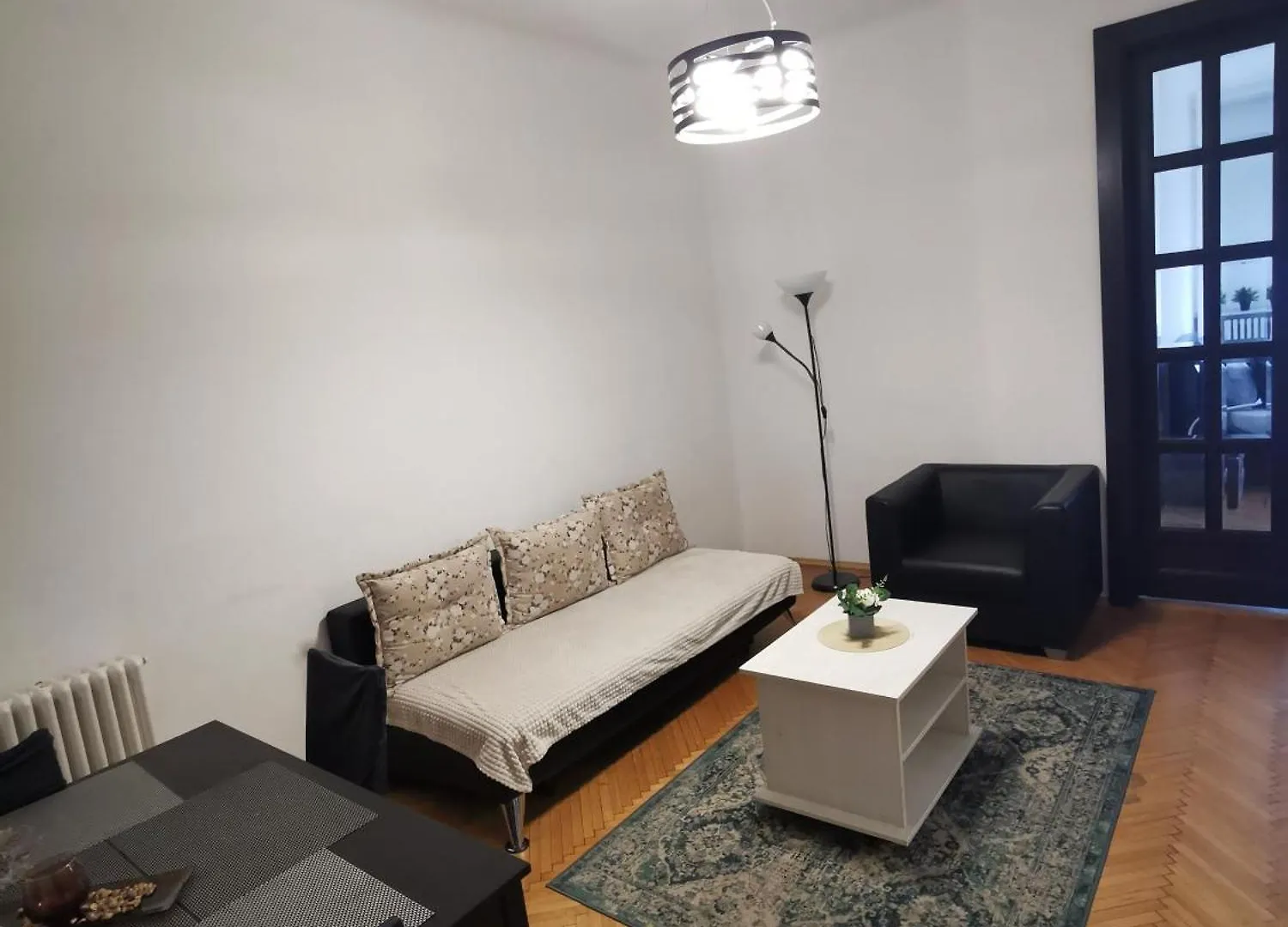 Black And White Apartments 부쿠레슈티 0*,