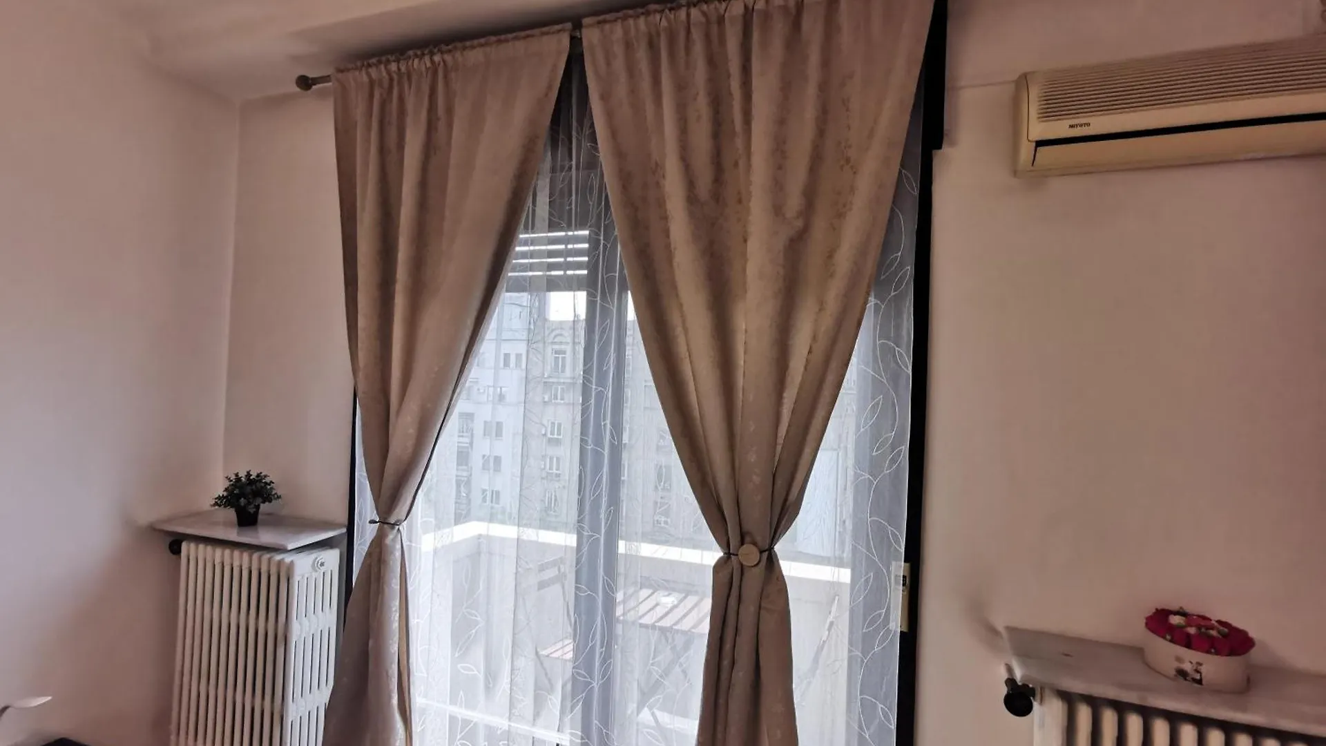 Black And White Apartments 부쿠레슈티