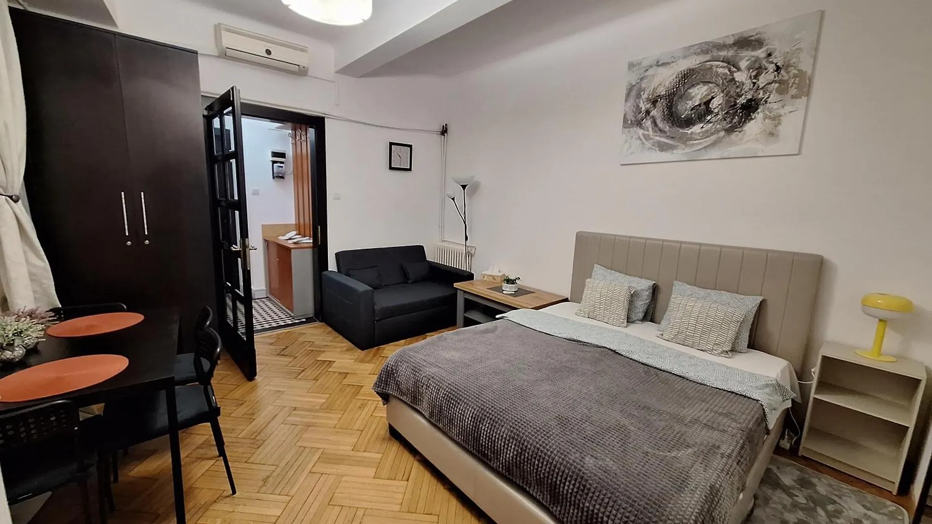 Black And White Apartments 부쿠레슈티
