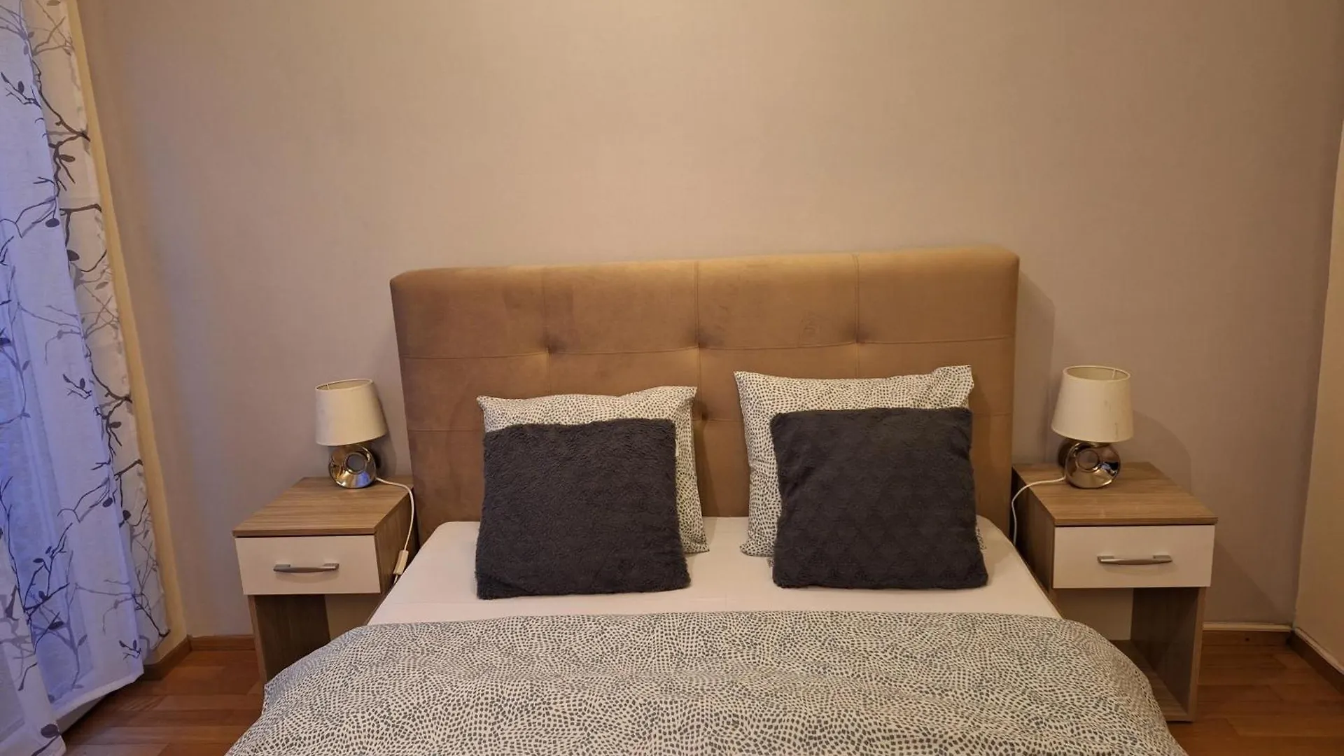 Black And White Apartments 부쿠레슈티