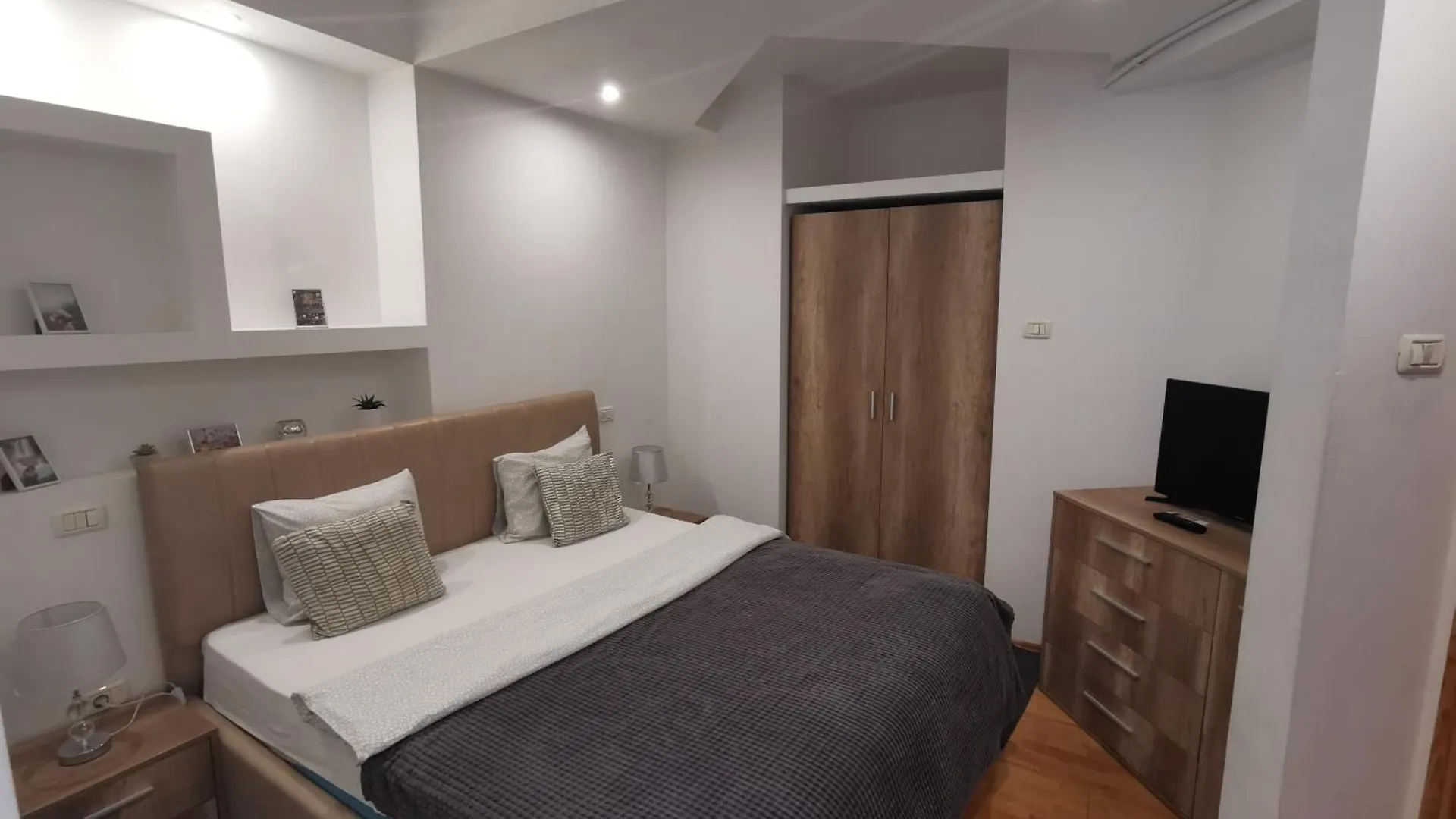 Black And White Apartments 부쿠레슈티 루마니아