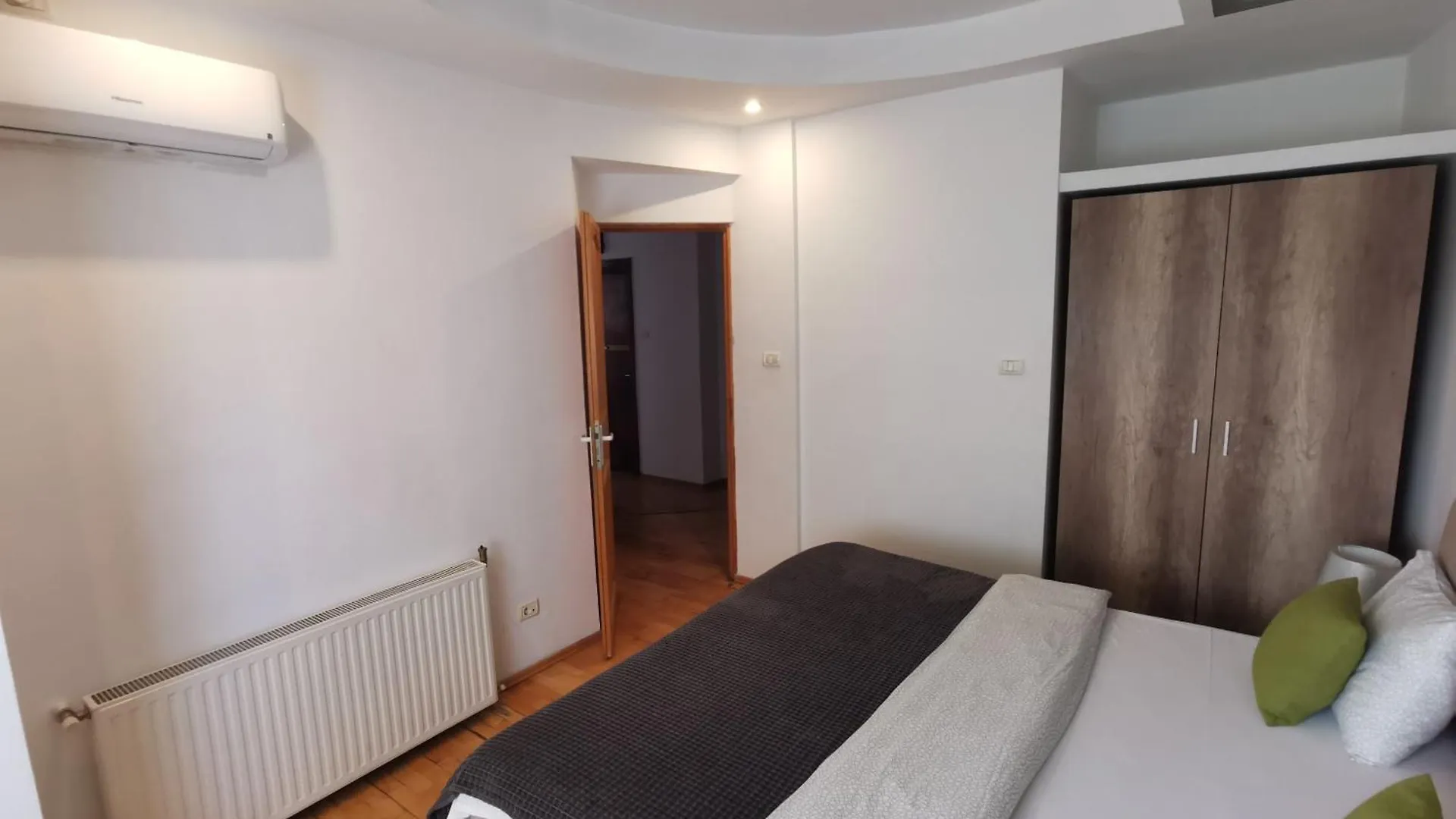 Black And White Apartments Bucarest
